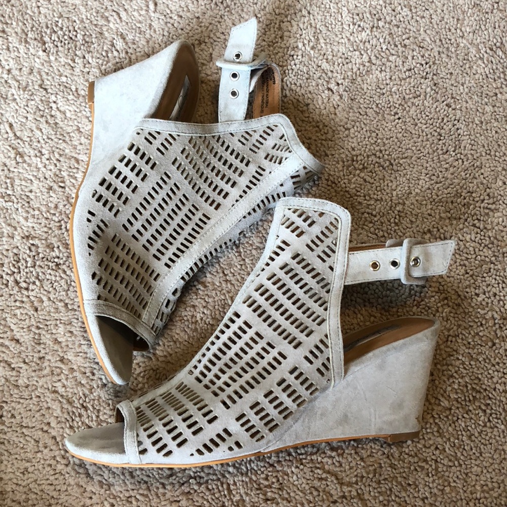 Halogen peep toe wedge